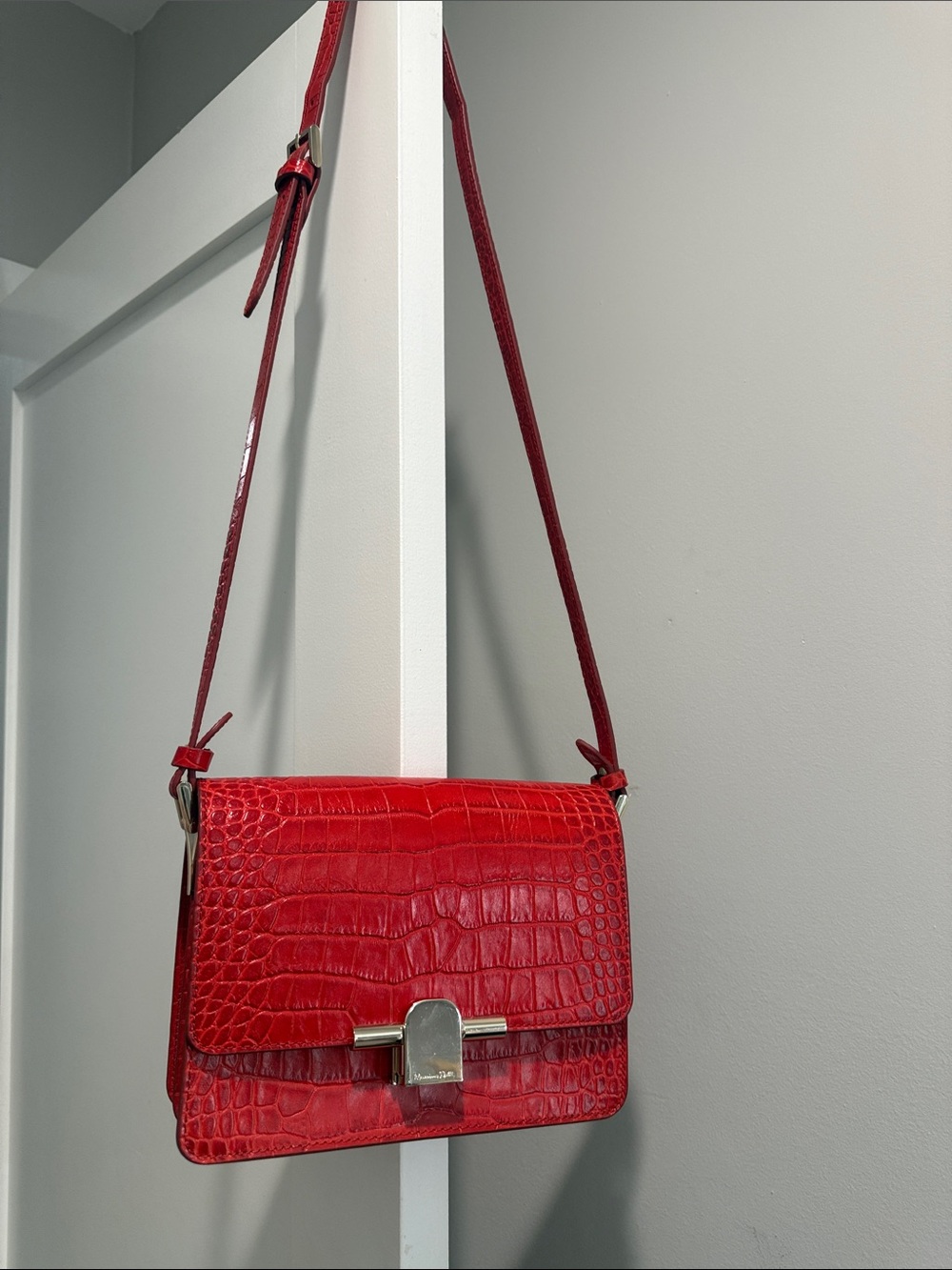 Red Croc-Embossed Leather Crossbody Bag - Classic Style